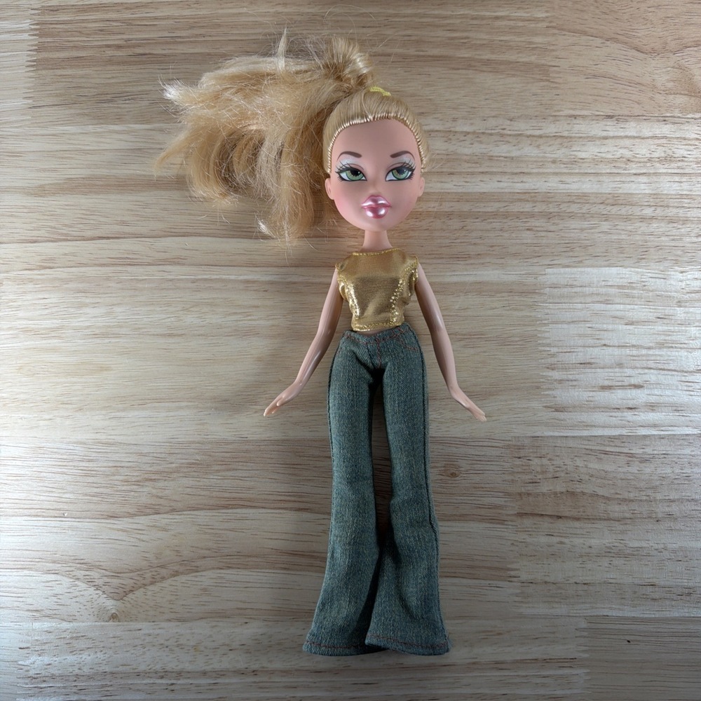 Bratz Cloe Strut It 2003 Doll With Clothes No Shoes MGA Needs TLC
